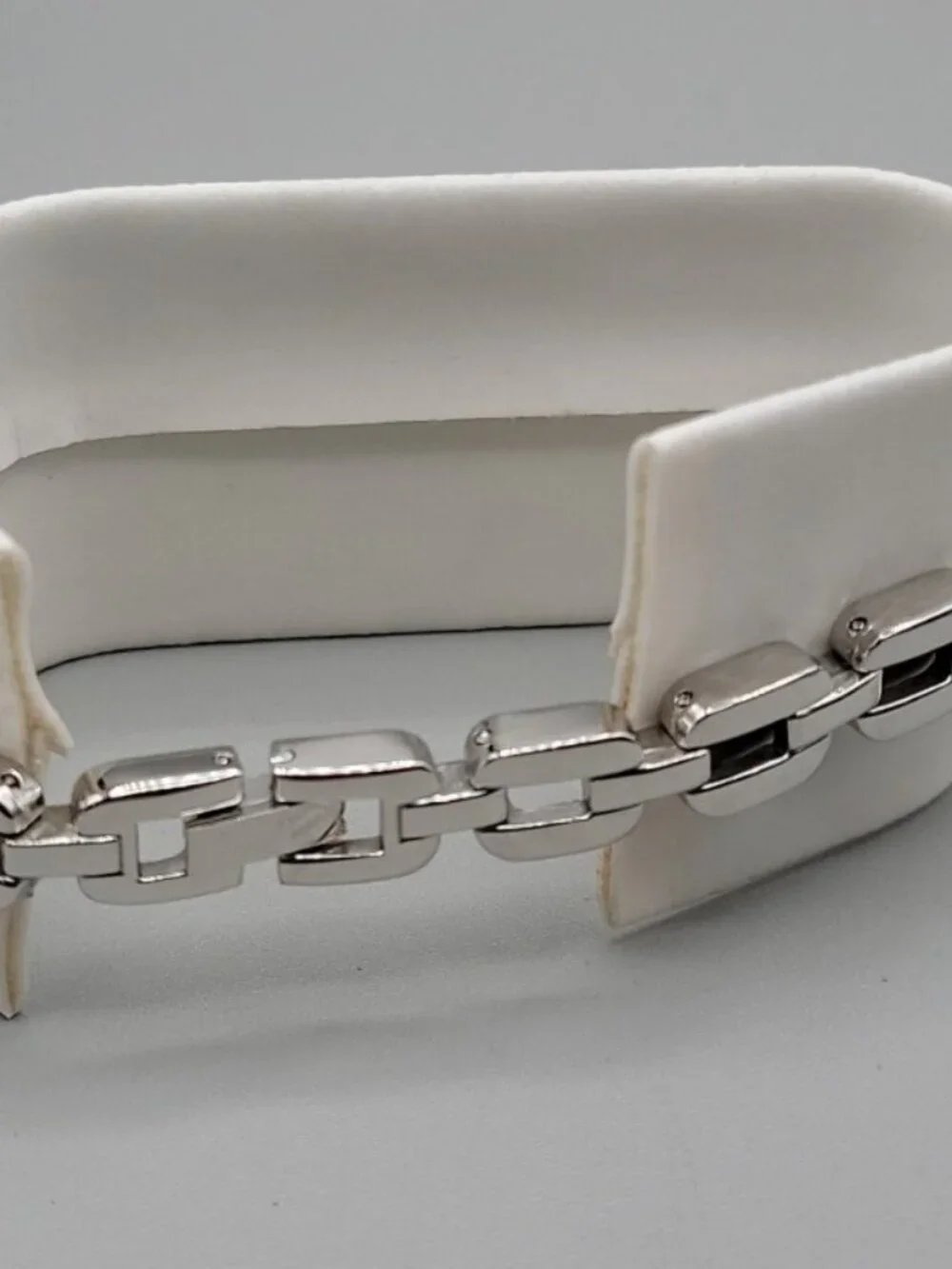 Gramercy Rhinestone Bezel Ladies Bracelet Quartz Watch 20mm 7.5